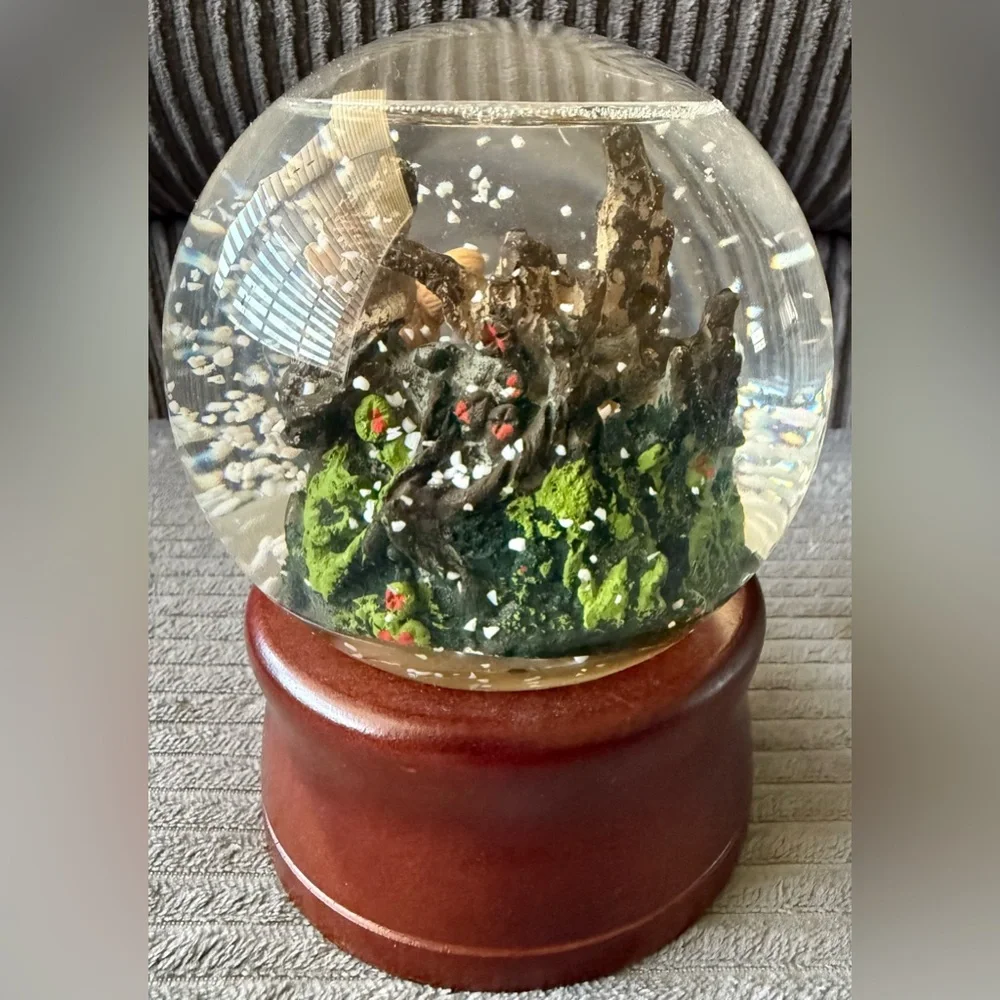 VTG Silvestri Deer Snow Globe with Wooden Base Musical Christmas Holiday Box
